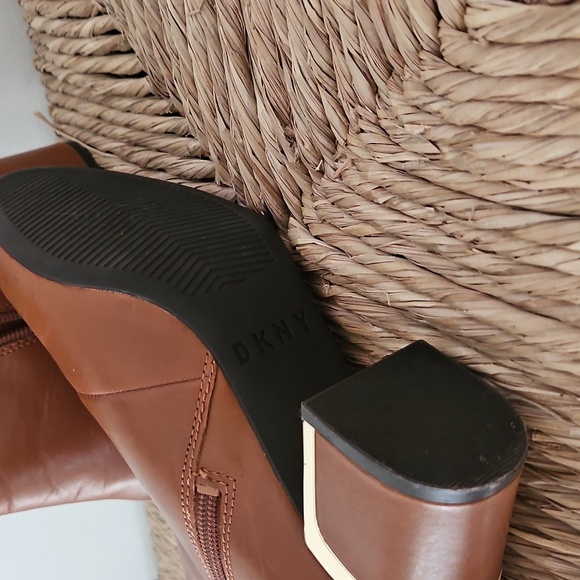 DKNY Brown Leather Ankle Boots Size 6.5 - Picture 3 of 8